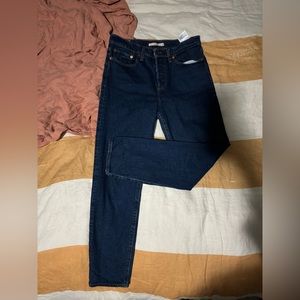 Levi Dark Wash Wedgie